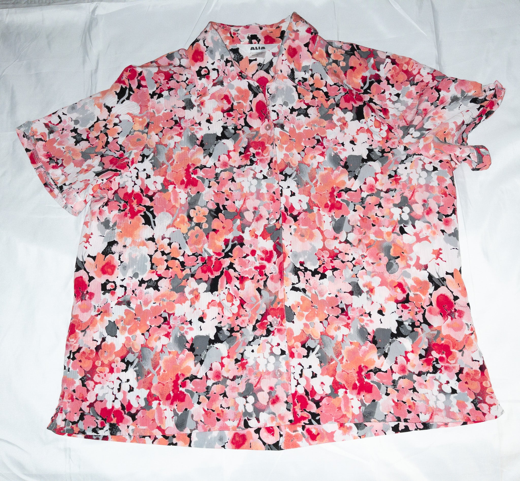 Blusa manga corta estampada marca Alia talla M