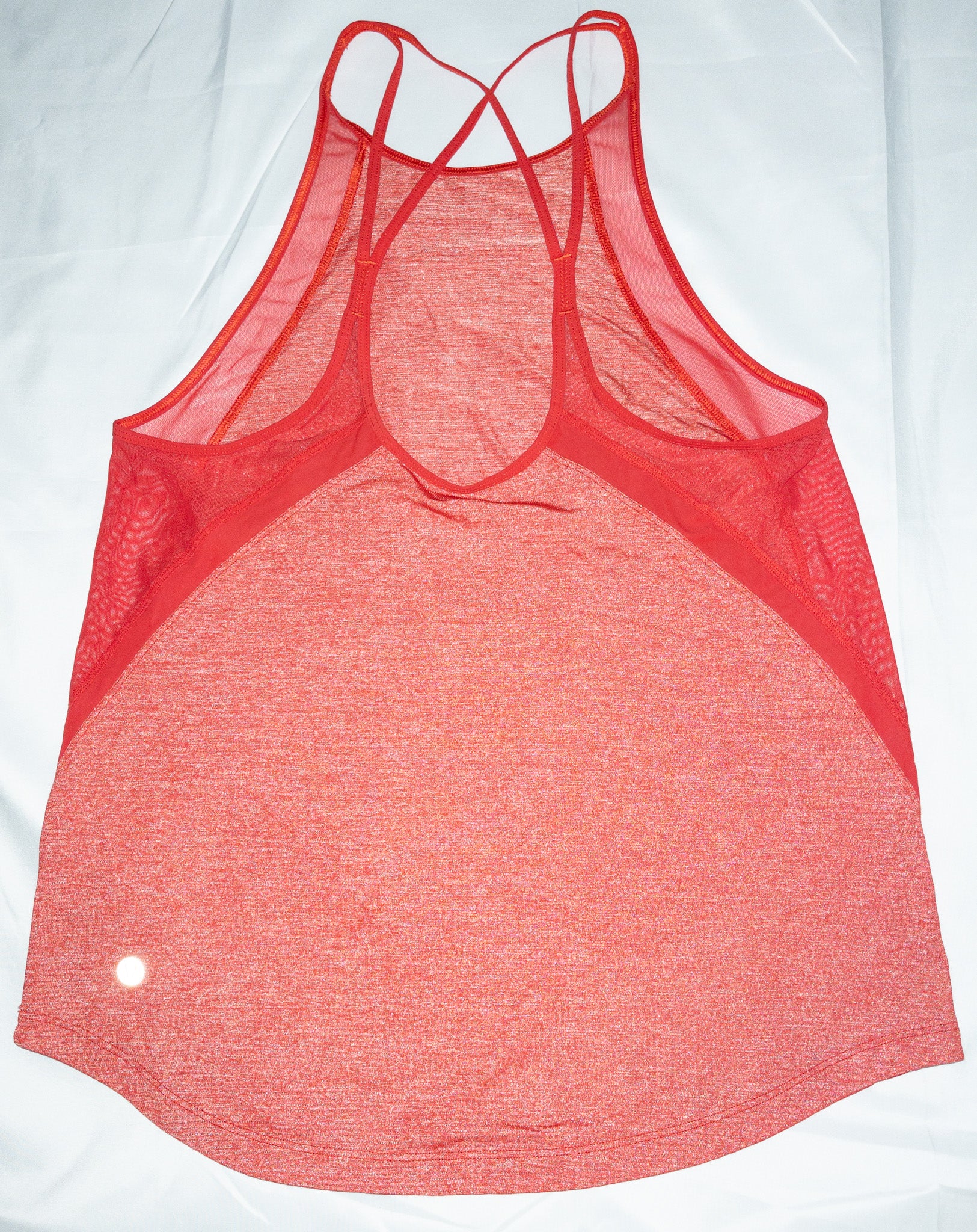 Polera deportiva sin mangas color rojo marca Lululemon talla S