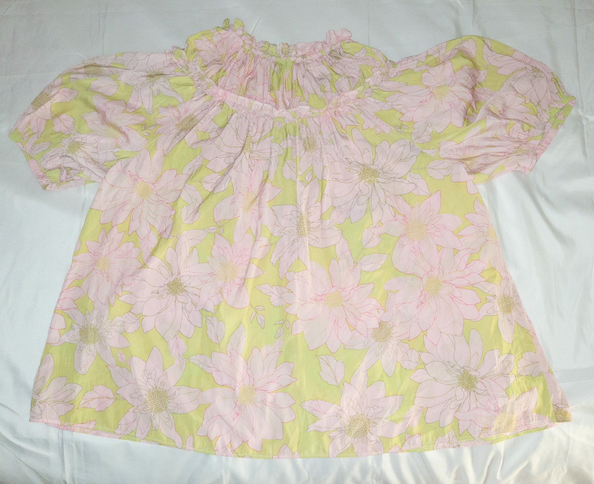 Blusa estampada manga 3/4 marca Rose+Olive talla L