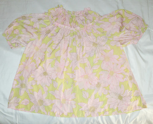 Blusa estampada manga 3/4 marca Rose+Olive talla L