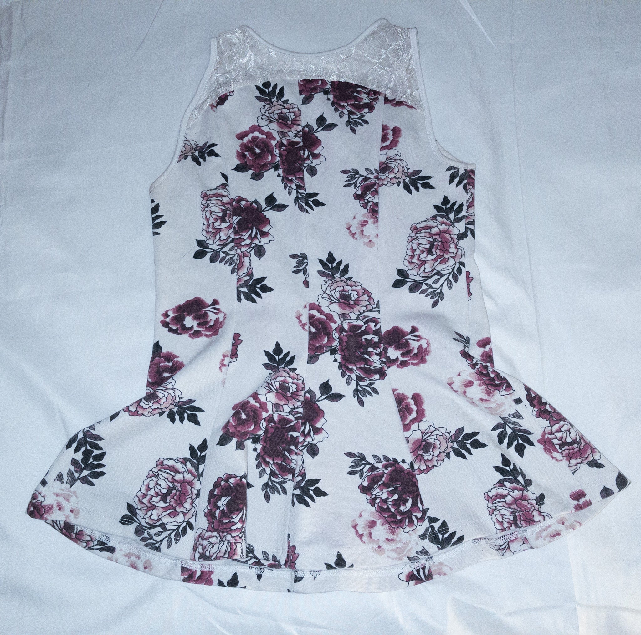 Polera sin mangas estampada marca Rickis talla XS