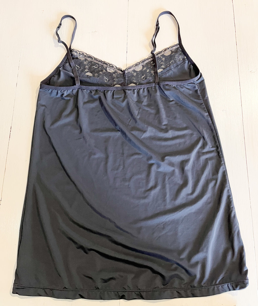 Polera negra marca Secret talla L