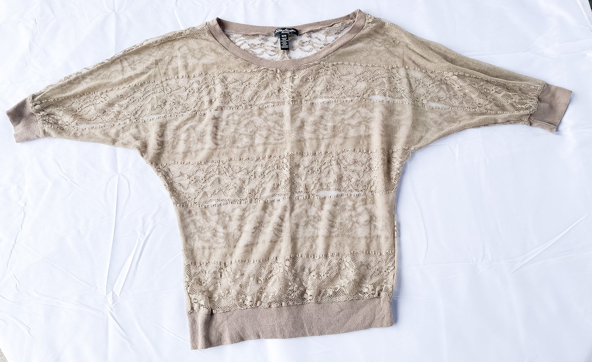 Polera manga 3/4 de encaje color beige marca Streetwear talla M