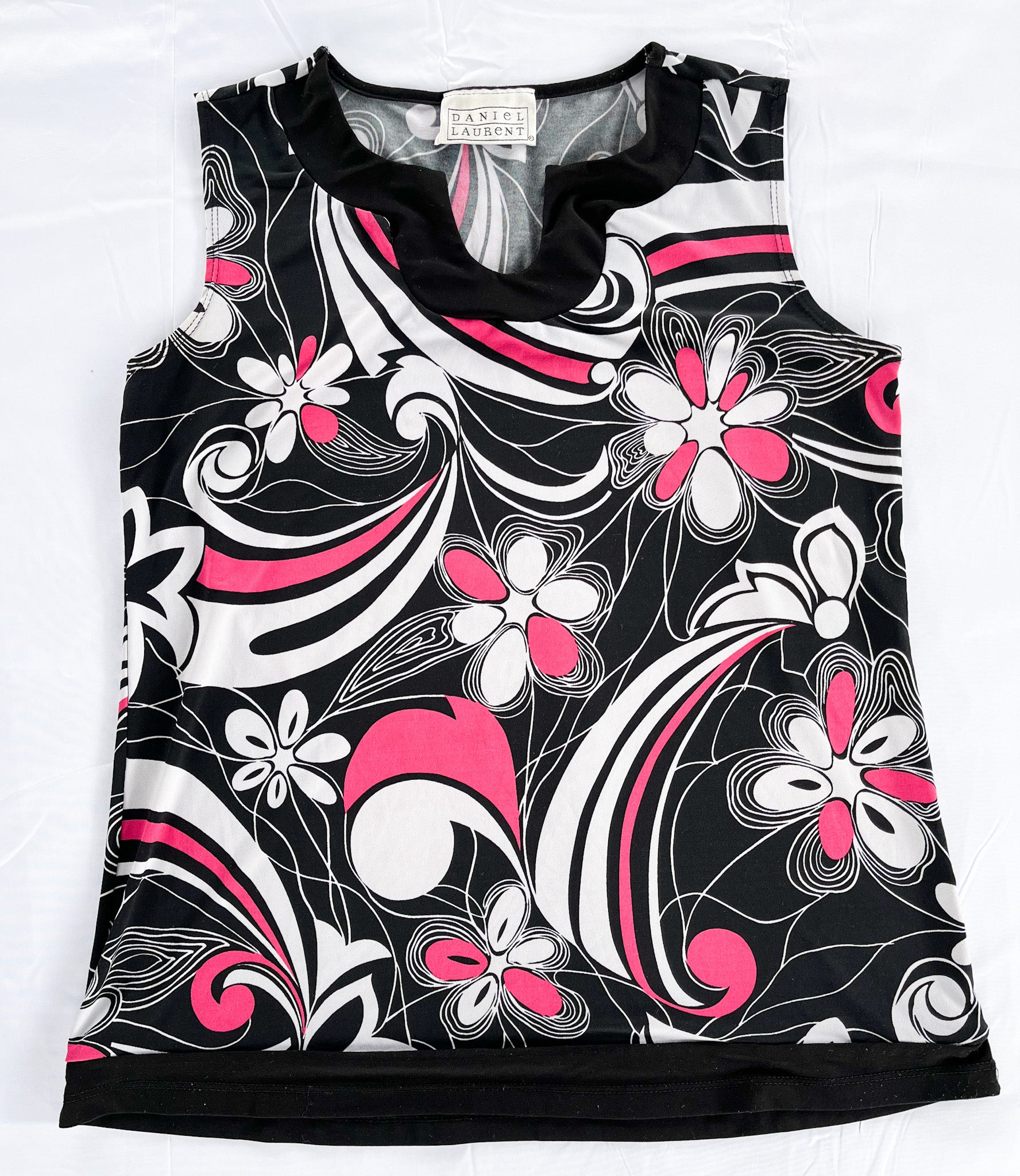 Polera estampada marca Daniel Laurent talla M
