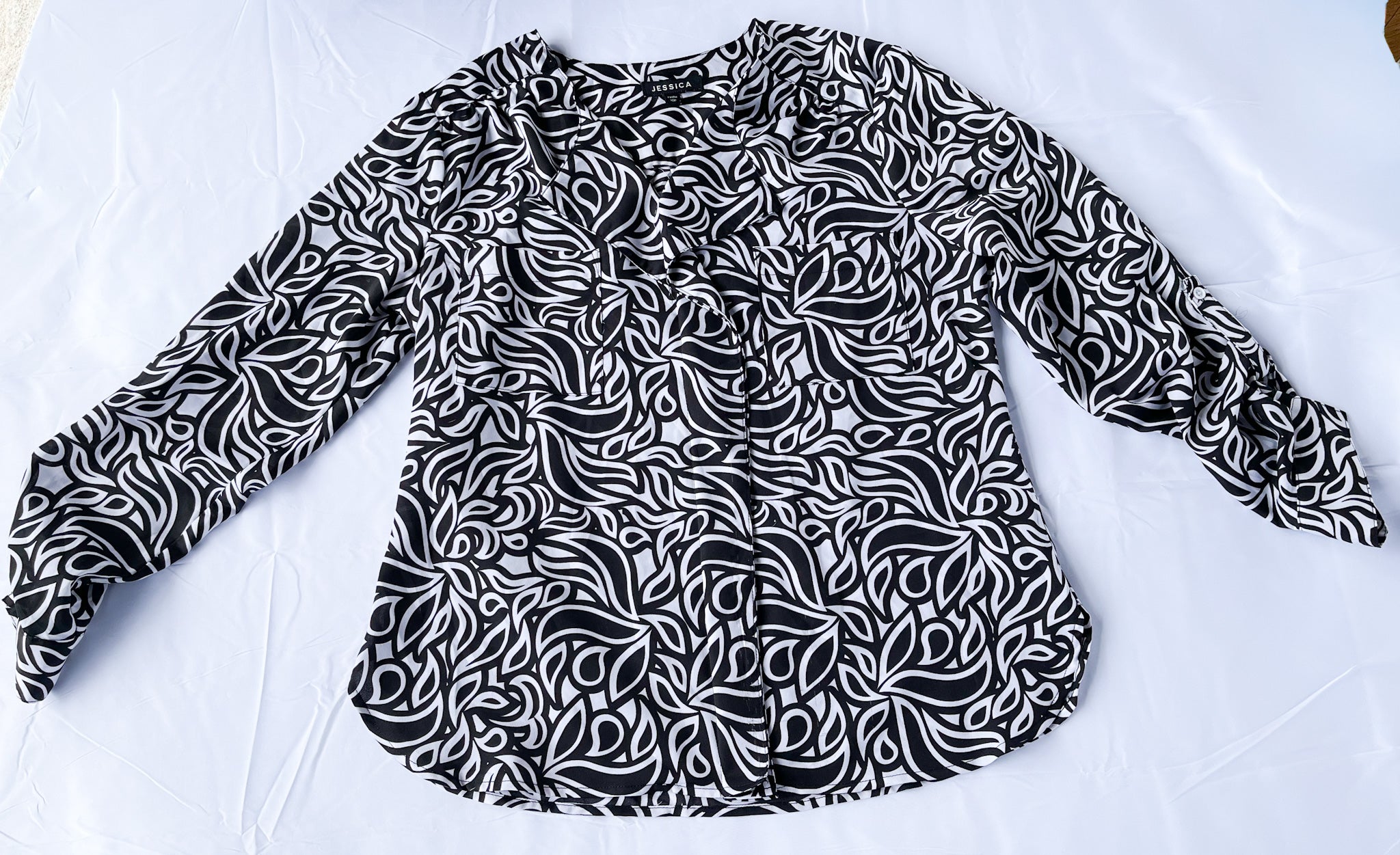 Blusa manga larga estampada marca Jessica talla M