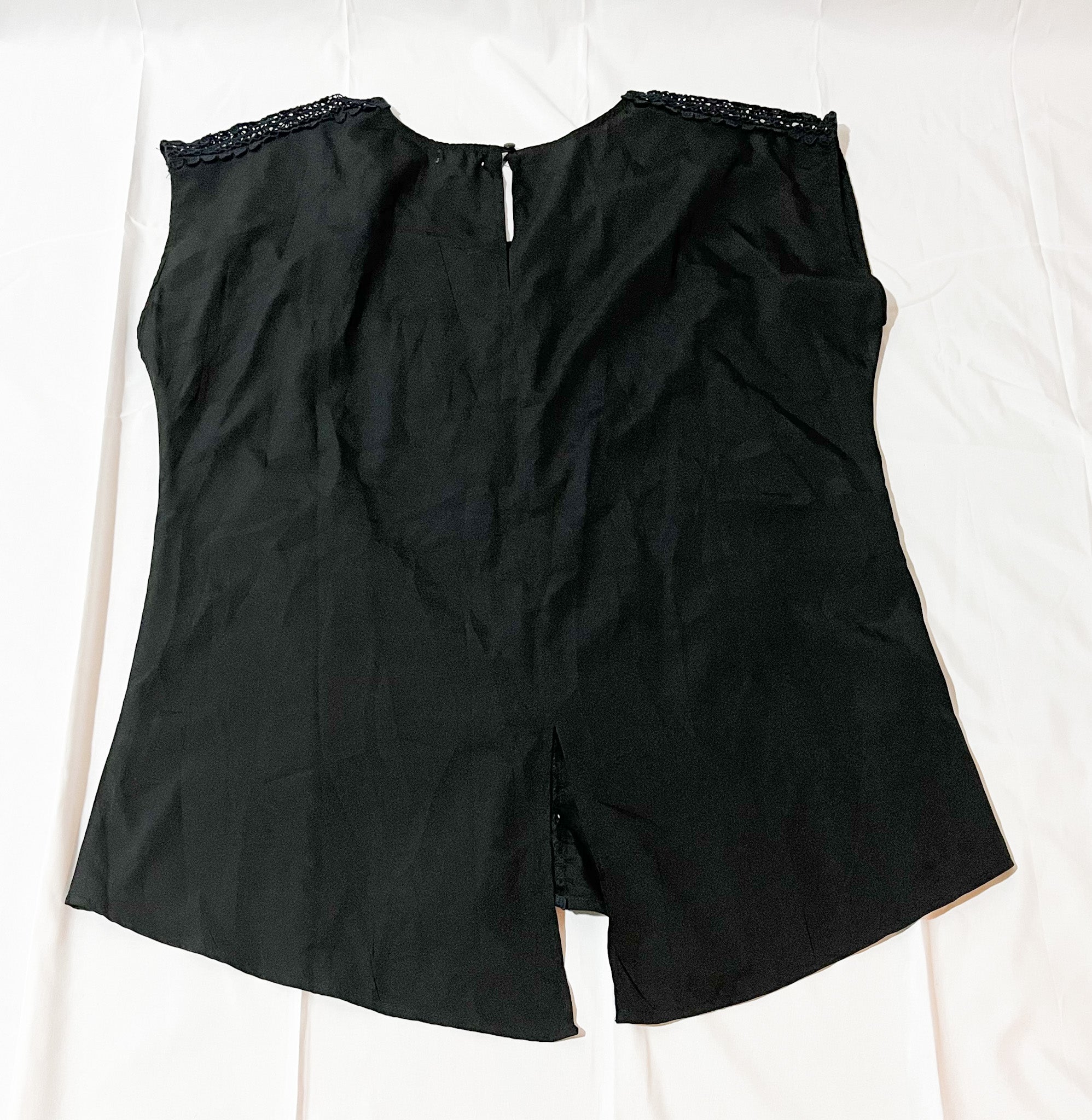 Polera color negro marca Antilia Femme talla XL