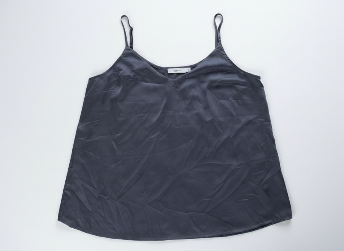 Polera color gris oscuro marca Rickis talla L