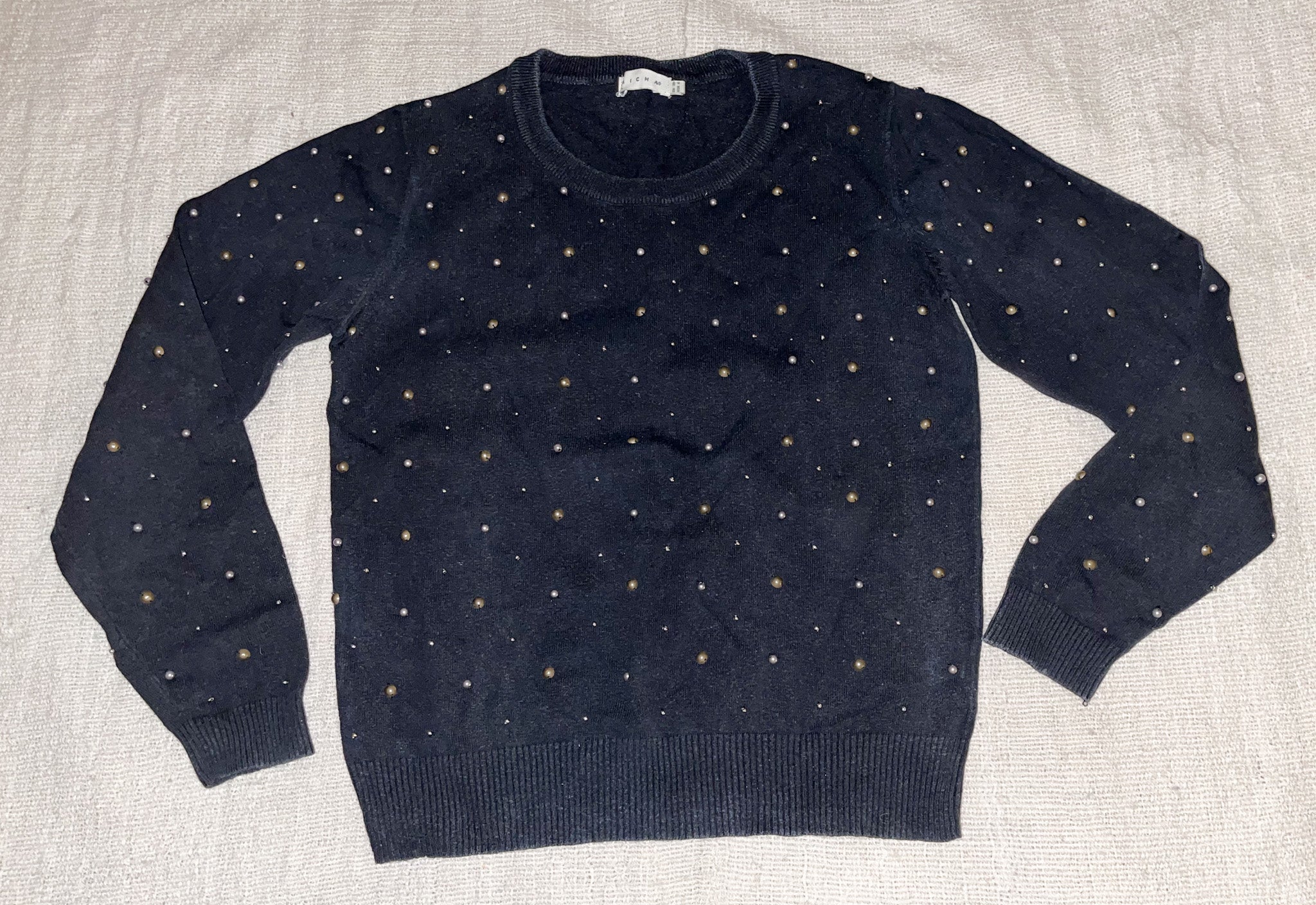 Suéter negro con tachas marca Micha talla S