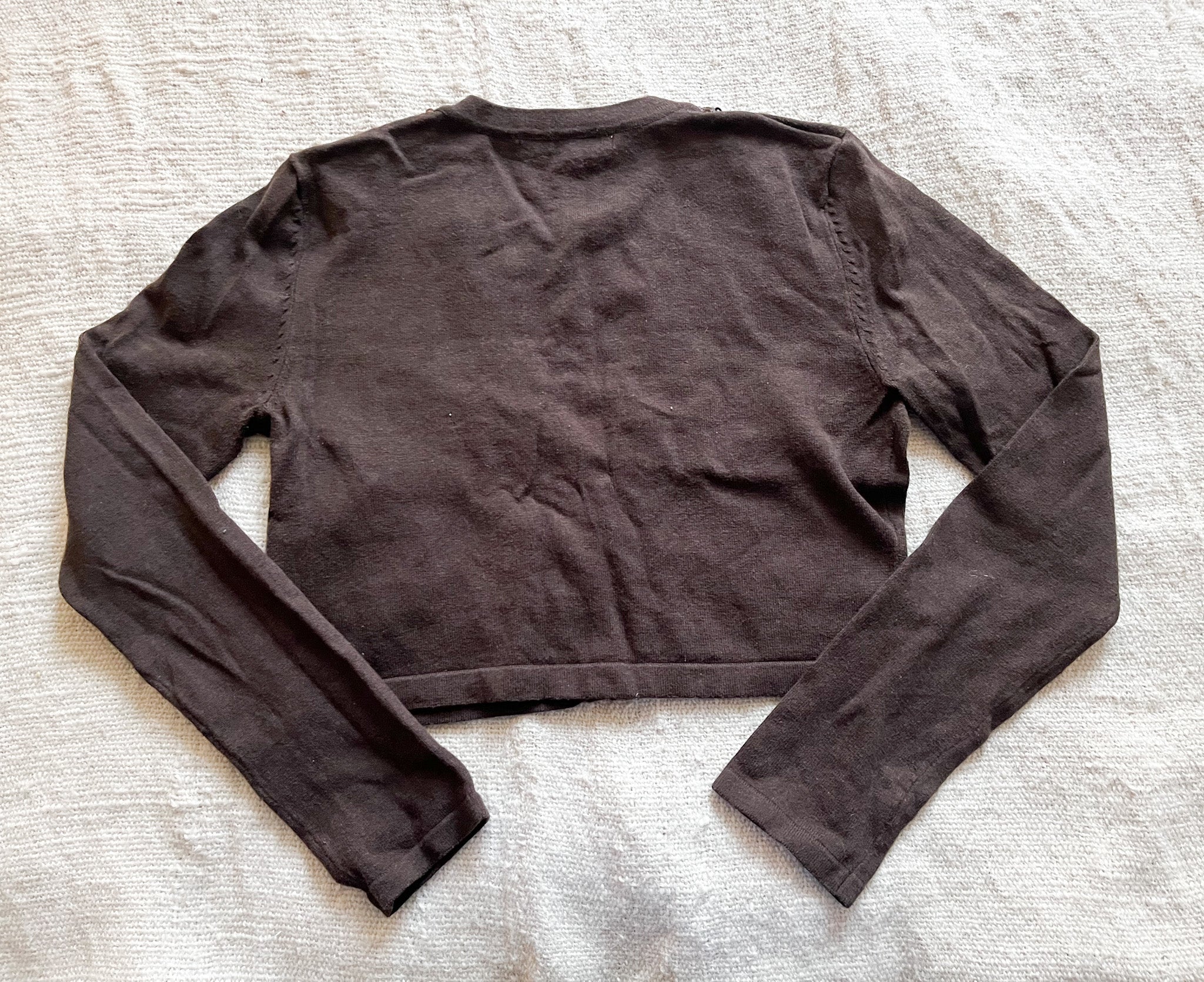 Suéter corto color café marca Vero moda talla