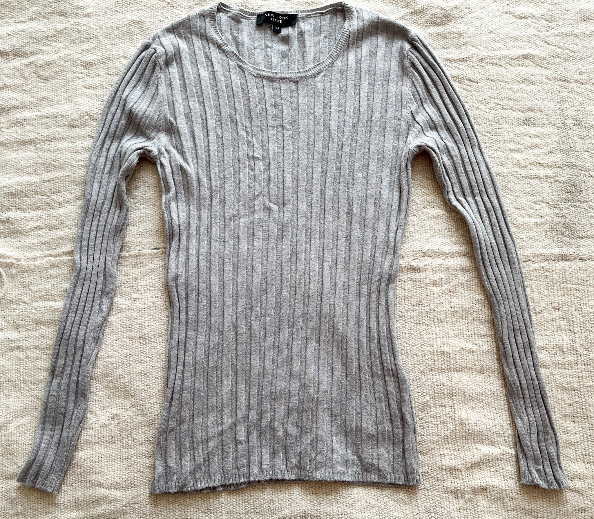 Suéter gris marca New Look talla S