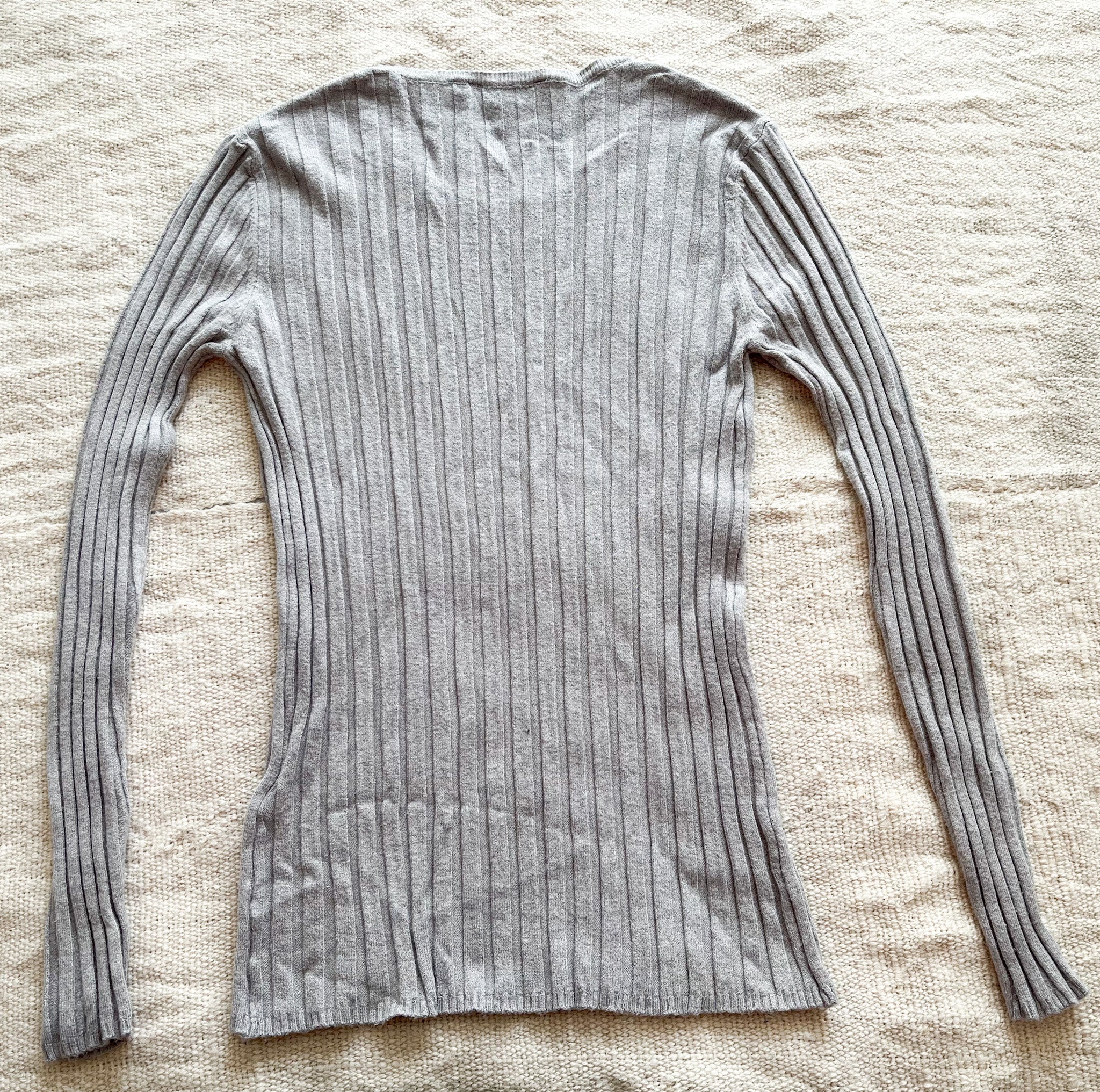 Suéter gris marca New Look talla S