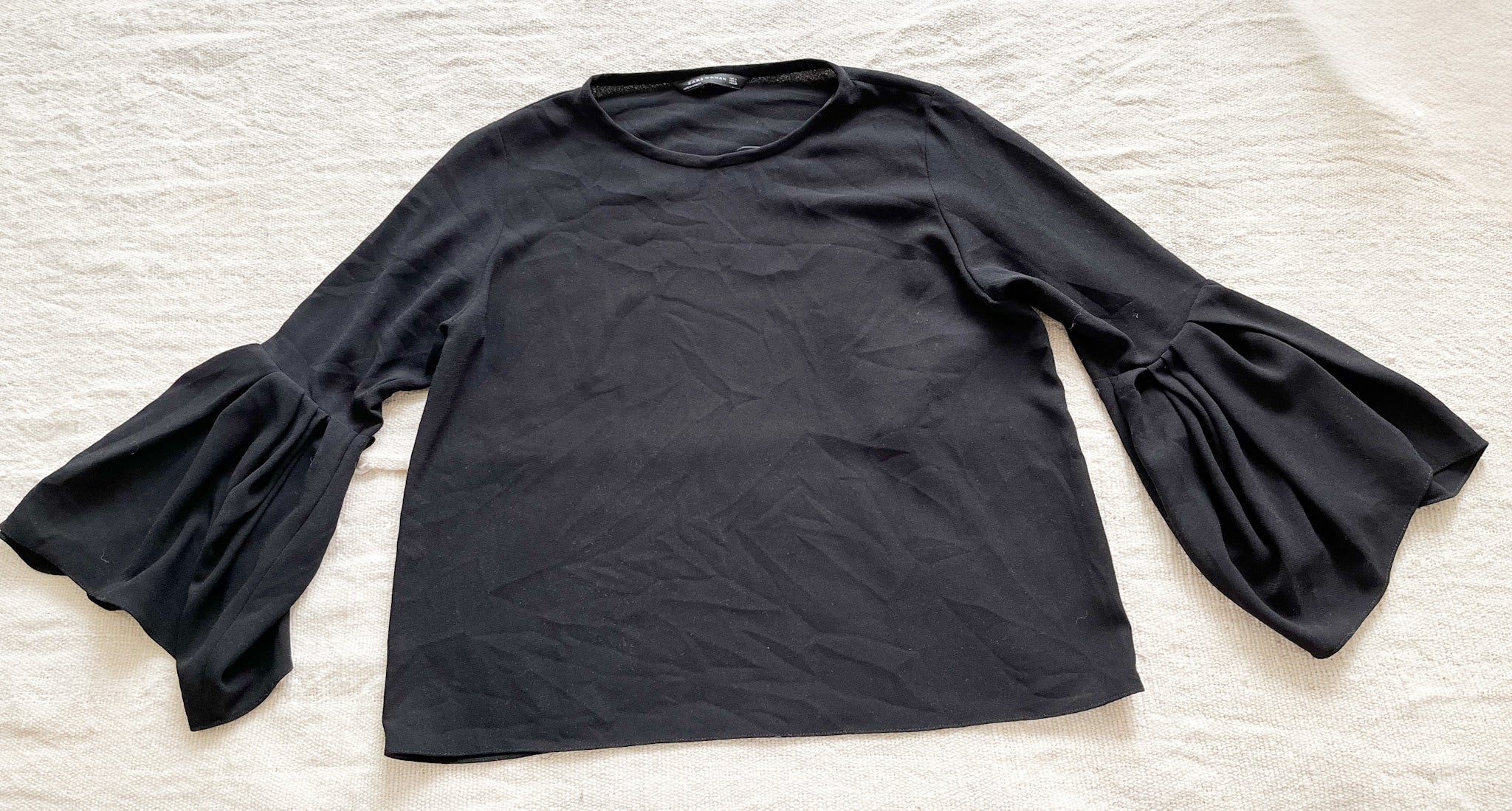 Blusa negra marca Zara talla L